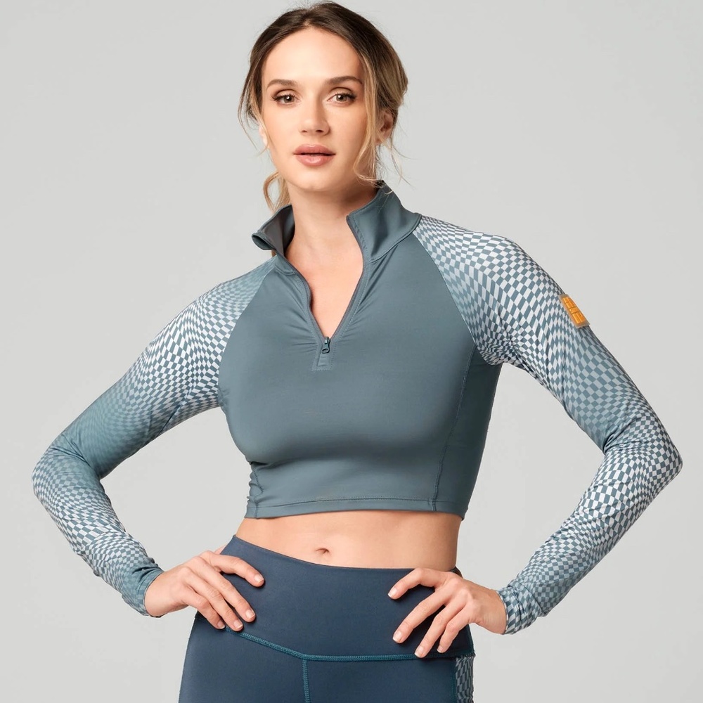 Strong iD Bring Your Power Long Sleeve Crop Top - Size Small (LIKE NEW)